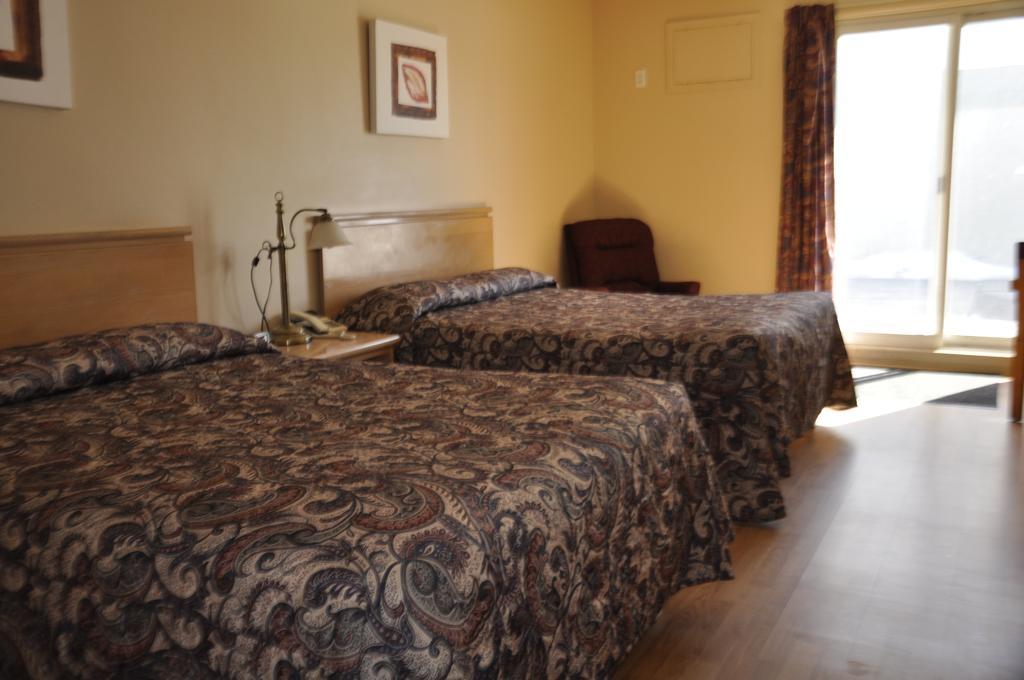 Motel Les Pignons Verts Buckingham Quarto foto