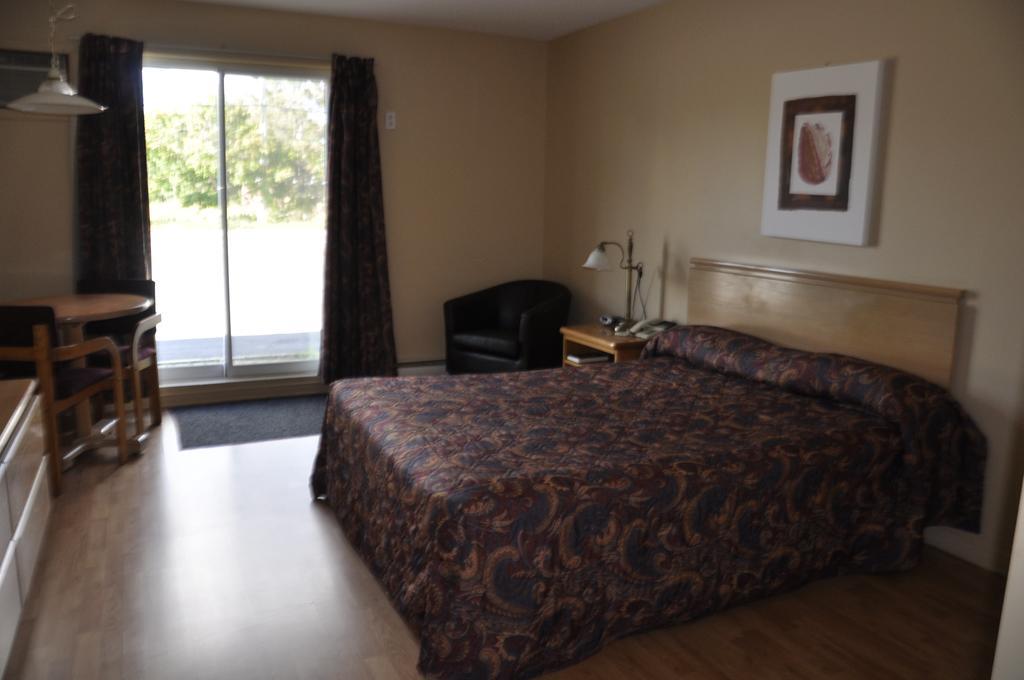 Motel Les Pignons Verts Buckingham Quarto foto