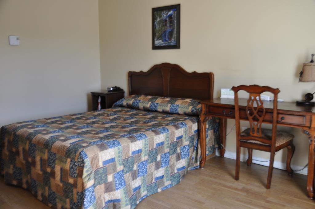 Motel Les Pignons Verts Buckingham Quarto foto