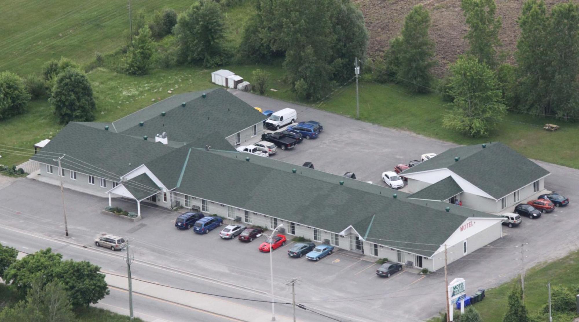 Motel Les Pignons Verts Buckingham Exterior foto